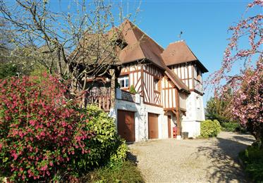 Ravisant Anglo-Normand Style Manoir (2003)