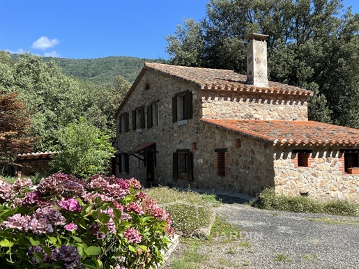 Katalanisches Bauernhaus aus Stein aus dem Jahr 1802 im Herzen von 14 Hektar ...