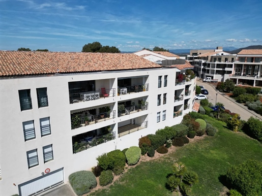 Saint Raphaël / Boulouris - T3 - 90 m2 op hoogste etage met zeezichten ruim terras