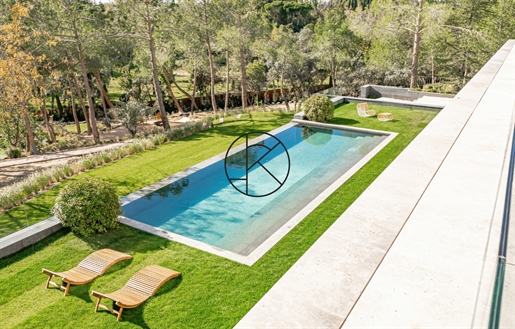 Exclusive Villa In La Moraleja Surrounded By Gardens