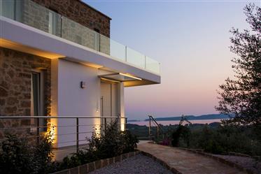 Luxusní vila s nerušený vyhlídkou na moře a golfovým hřištěm Costa Navarino
