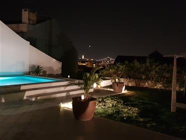 Privat pool + 200 kvm terrasse, Lissabon