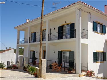 מגורים כפול עם רישיון Alojamento מקומי