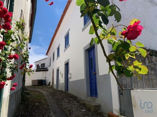 Village house with 5 Rooms in Leiria with 283,00 m²