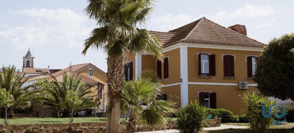 Traditional house with 10 Rooms in Pedrógão Grande with 720,00 m²