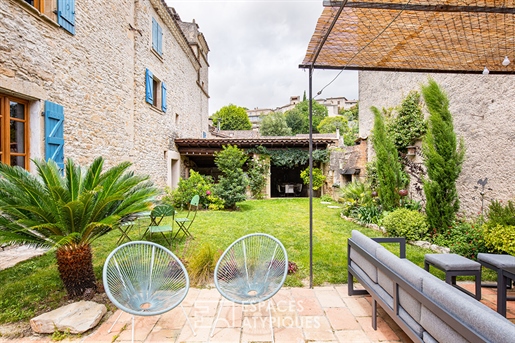 Guest house with garden at the foot of one of the most beautiful villages in France.