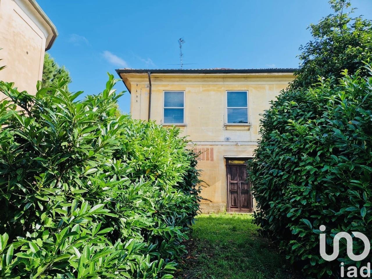 Sale Detached house / Villa 201 m² - 2 bedrooms - Giussago