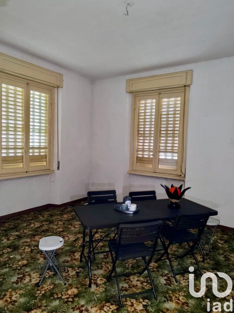 Sale Detached house / Villa 201 m² - 2 bedrooms - Giussago