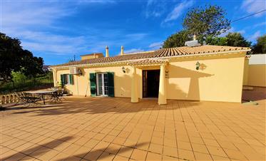 Algarve - Faro - Sao Bras Alportel - Krásná typická nemovitost na 1500 m2 - Vila 2 + 1 ložnice - po