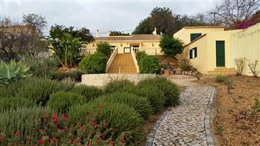 Algarve - Faro – Sao Bras Alportel – Belle Propriété Typique Sur 1500 M2 - Villa 2+1 Chambres – Bâti