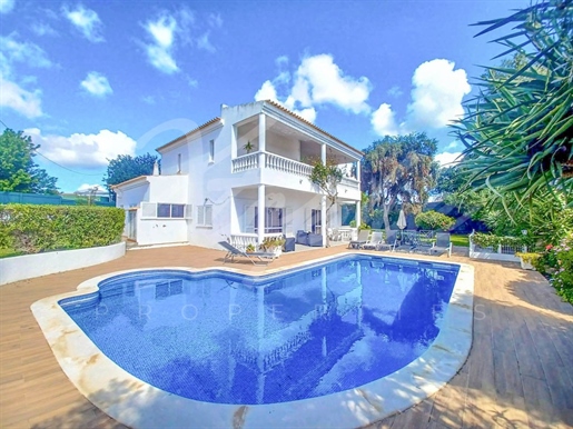 4-Schlafzimmer-Villa mit Meerblick in Albufeira zu verkaufen