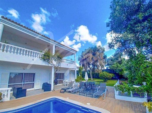Villa de 4 chambres avec vue sur la mer à Albufeira à vendre