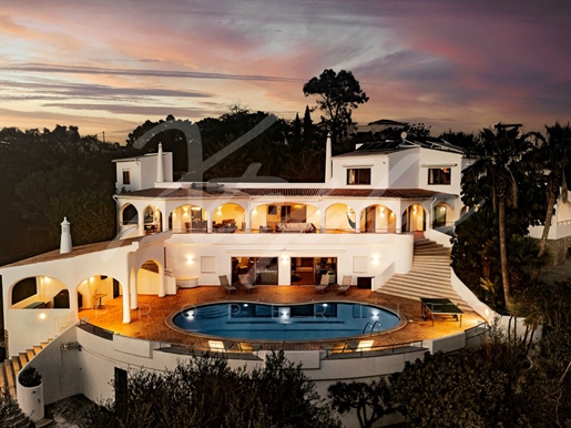 Villa rénovée de 6 chambres avec vue sur la mer d'Almancil à vendre