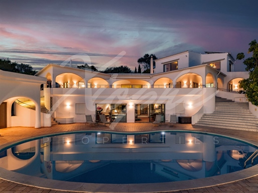 Villa rénovée de 6 chambres avec vue sur la mer d'Almancil à vendre