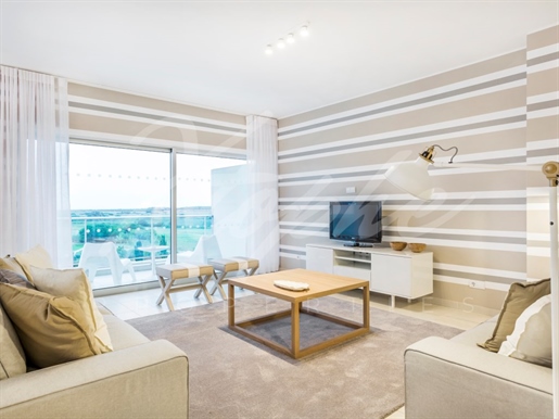 Vilamoura 2-Schlafzimmer-Triplex-Wohnung zum Verkauf mit Poolblick