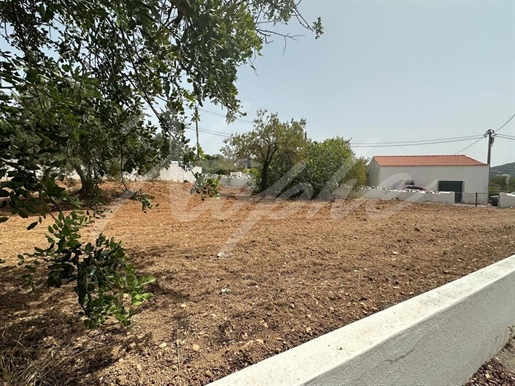Baugrundstück in Santa Bárbara de Nexe