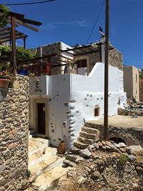 Casa tradicional de piedra en Pefkoi