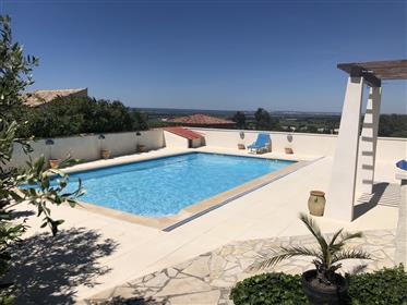 A paradise in the south of France with a splendid view and a large pool