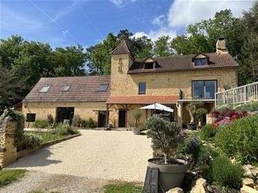 Attractive stone house with 4,5 hectares
