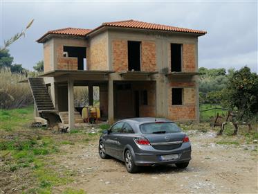 Peloponnes, Messenia: Haus im Bau an der Küste