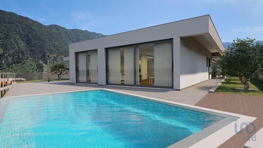 Casa T3 em Madeira de 323,00 m²