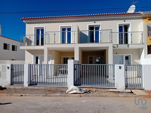 Home / Villa with 2 Rooms in Faro with 140,00 m²