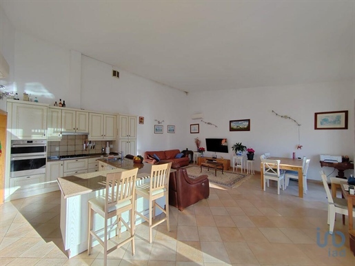 Home / Villa with 4 Rooms in Faro with 244,00 m²