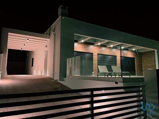 Casa / Villa T3 em Faro de 151,00 m²