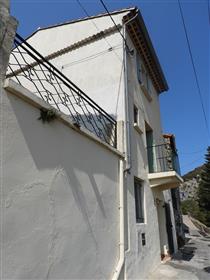 Kuća u selu 3 sobe 90 m2 s vrtom i terasom s kojim se pruža prekrasan pogled na Anduze i g