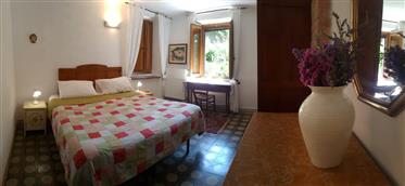 Apartamento de 2 dormitorios en villa histórica toscana