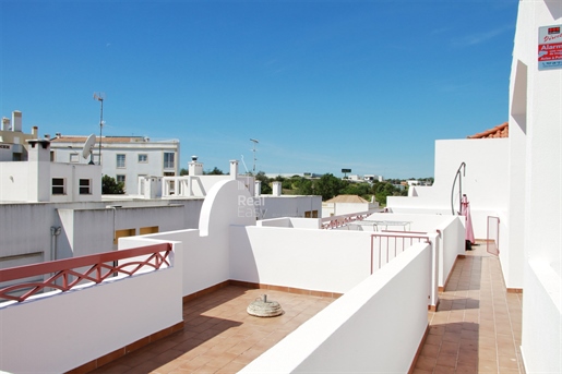 3 bedroom apartment with attic and garage well located in Tavira
