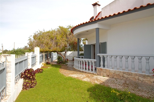 Detached house with 3 bedrooms, basement and garden in Moncarapacho