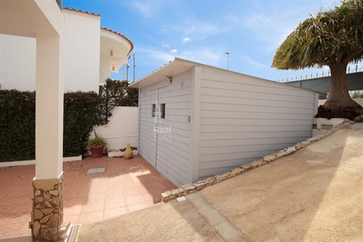 Detached house with 3 bedrooms, basement and garden in Moncarapacho