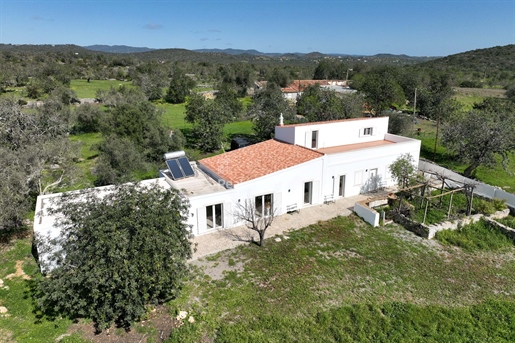 Renovated country house, quiet location, near Moncarapacho