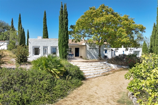 Detached villa with pool and sea views near Estoi and São Brás de Alportel