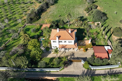 Belle villa individuelle et jardin avec annexe, près d’Estoi - Faro.