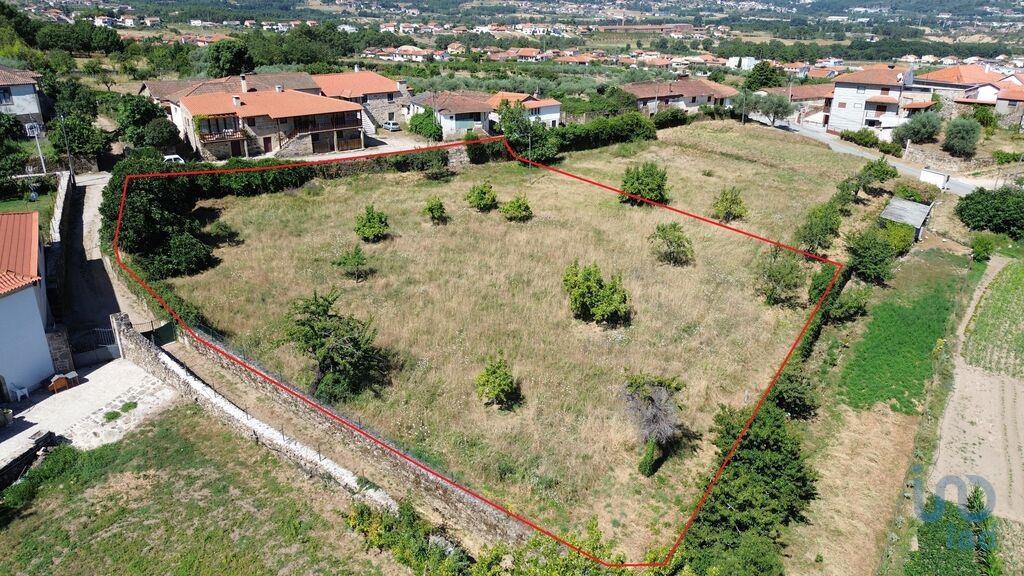 Terrain à Vilar de Nantes de 2950,00 m²