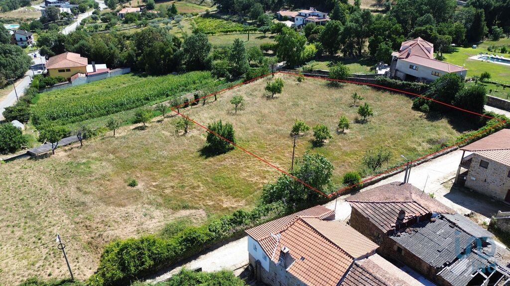 Terrain à Vilar de Nantes de 2950,00 m²