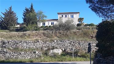 Na predaj luxusná a priestranná vila na juhu Francúzska (Languedoc)