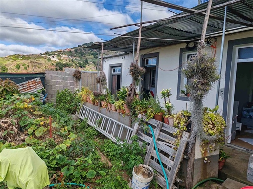 Moradia tradicional com jardim e estacionamento na Ponta do Sol