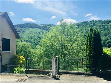 Самостоятелна къща на тихо място в "естествен" Aveyron. 