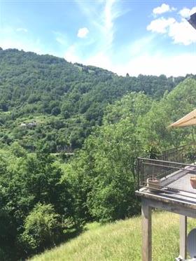 Omakotitalo rauhallisella paikalla "luonnollinen" Aveyron. 