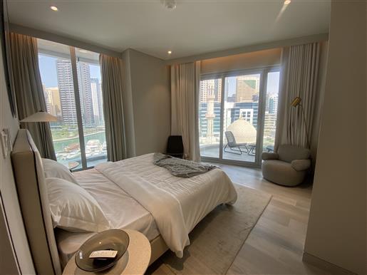 Appartement spacieux d'une chambre récemment construit à Dubai Marina.