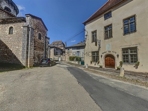 Tournus: Historisch 13e-eeuws huis volledig gerestaureerd achter de abdij van Tournus