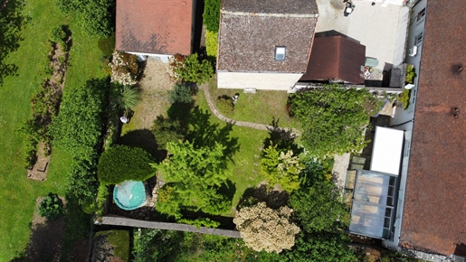Maison de famille de 191m2 avec annexe et jardin à 15 minutes de Chalon-sur-Saône