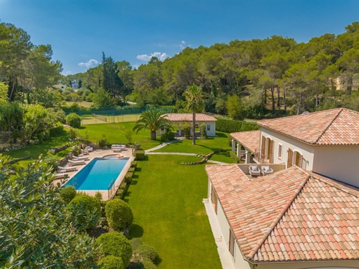 Mouans-Sartoux, Superb Villa with Pool and Tennis Court