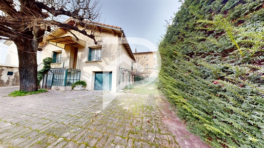 Huis 70M² op perceel 326M² gelegen in een rustige wijk van Bourg les Valence