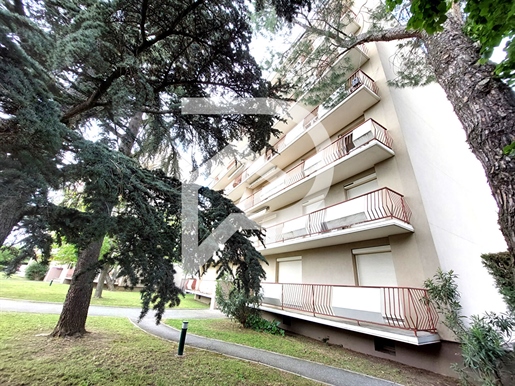 Appartement 81M² T4 Avec Balcon Et Ascenseur + Cave Et Box Garage Secteur Calme Bourg Les Valence