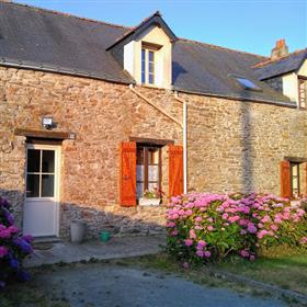 Hermosa casa larga de piedra grande renovada y ampliada en el Atlántico del Loira  