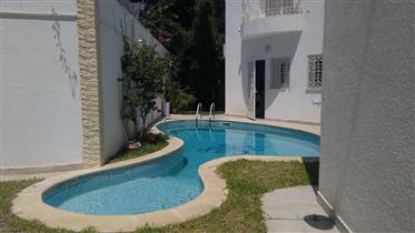 Grande villa dell'architetto con piscina